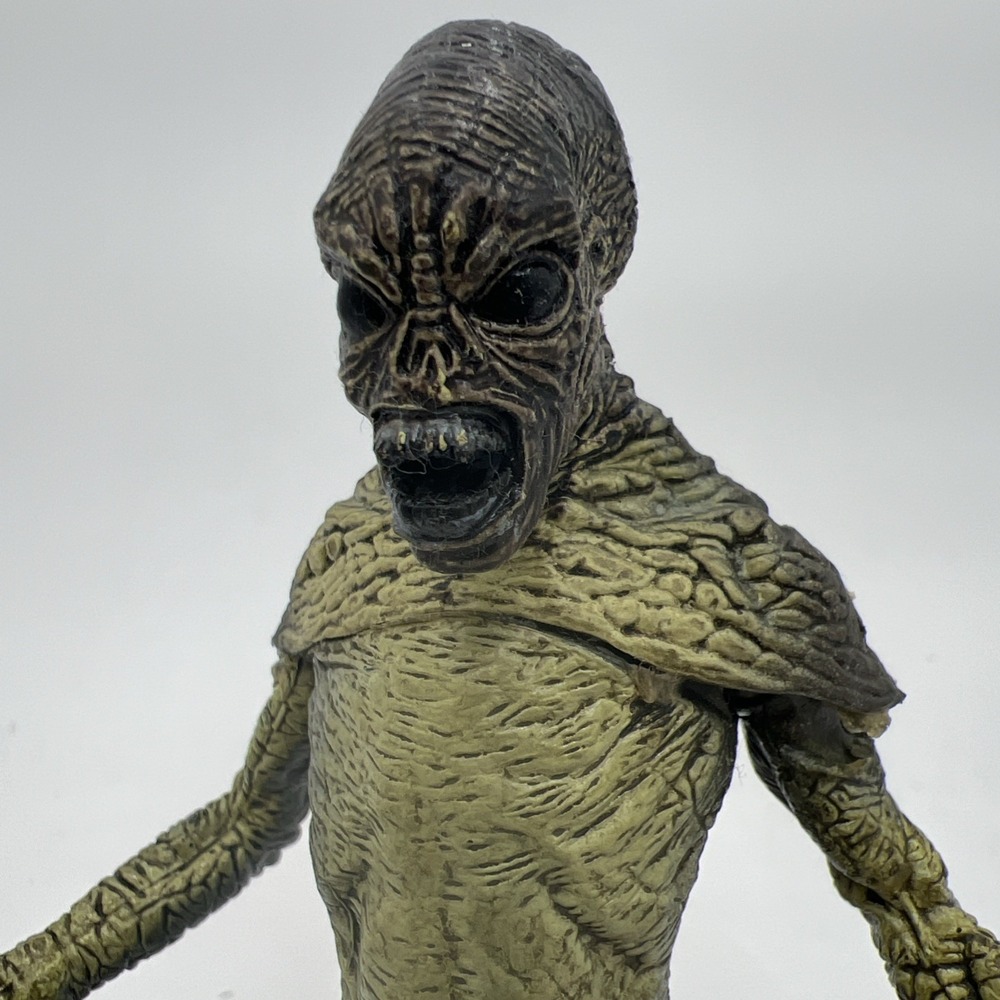 The X-Files Vintage Alien Action Figure McFarlane 1998 Toys Series 1  6" H.